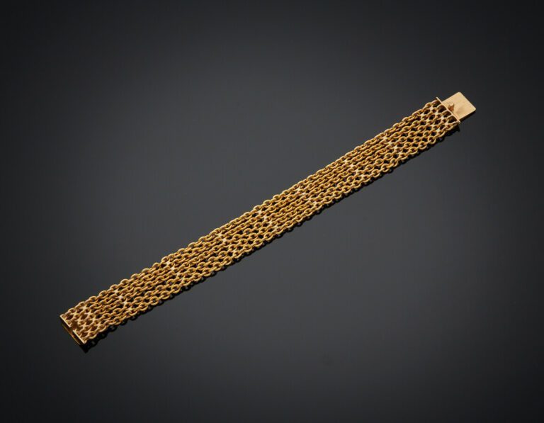 Large BRACELET en or jaune (750) composé de cinq chaînettes. - Long.: 17,5 cm.…