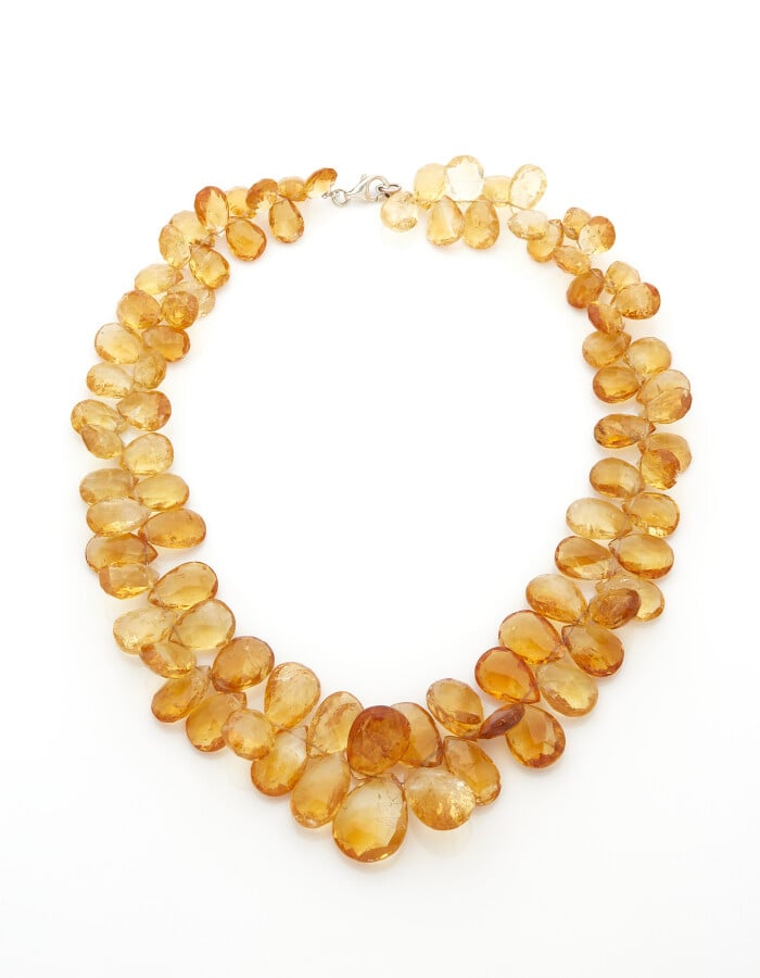 Large COLLIER composé de 84 gouttes de citrines piriformes facettées. Fermoir e…