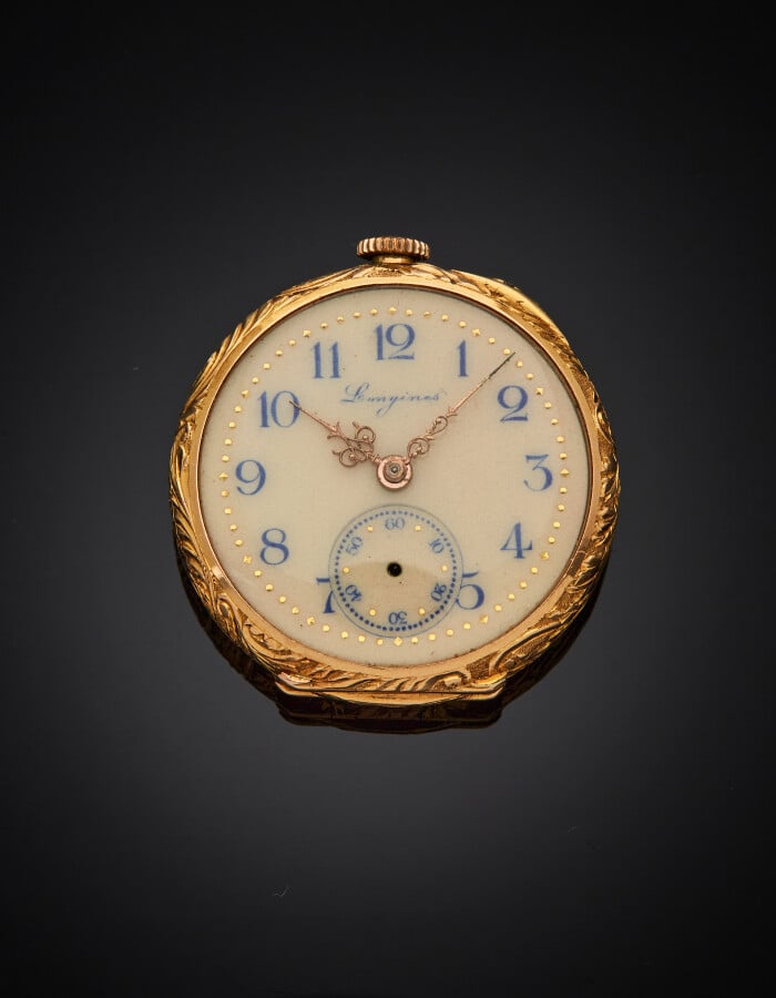 LONGINES - MONTRE de POCHE en or jaune (750) ciselé à décor de scènette. Manque…