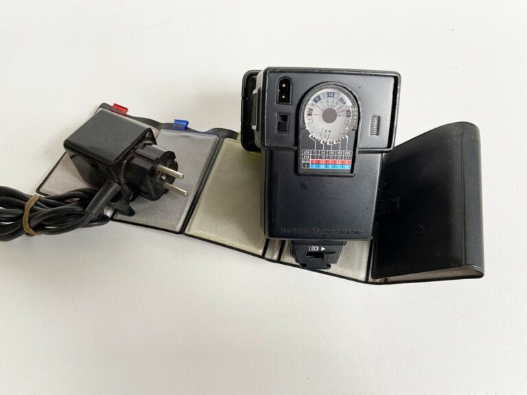 Lot comprenant : - Cellule SEKONIC - AUTO RANGE Model L-216 - Fabriqué au Japon…