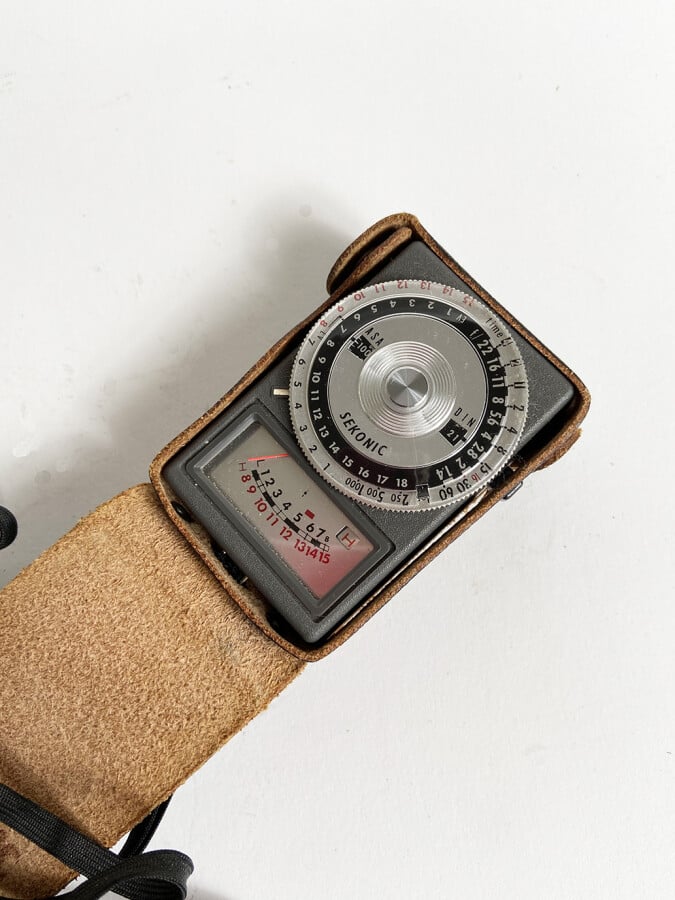 Lot comprenant : - Cellule SEKONIC - AUTO RANGE Model L-216 - Fabriqué au Japon…