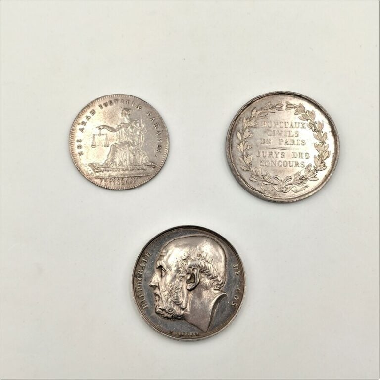 Lot de 3 jetons en argent : des Procureurs de la cour (Louis XV); de l'Assistan…