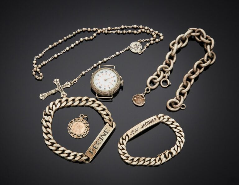 LOT de bijoux en argent (min. 800) comprenant : - - trois BRACELETS "gourmettes…