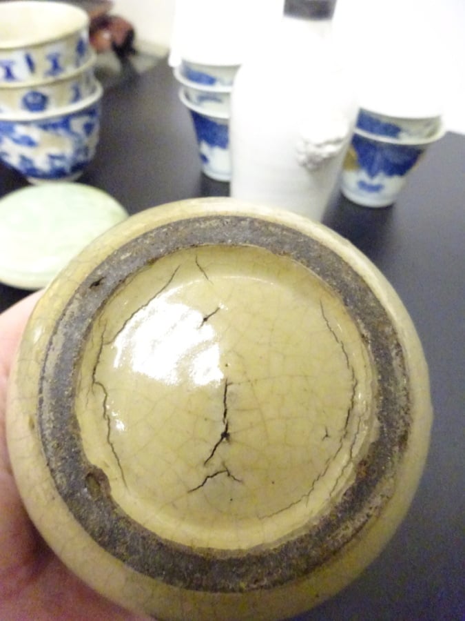 LOT DE CERAMIQUES ASIATIQUES DIVERSES - Comprenant, - bols, tasses, vases, pot…