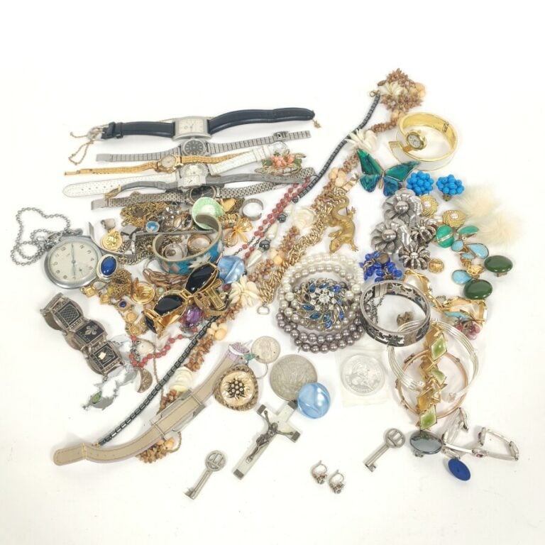 Lot de faux bijoux & bijoux fantaisie