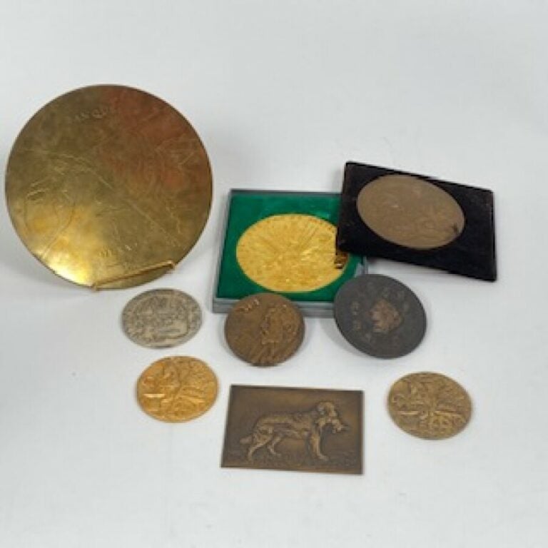 Lot de médailles de table