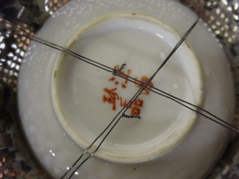 *LOT DE METAL ARGENTE ET ARGENT - Chine, Indochine - Comprenant: - - une tasse…