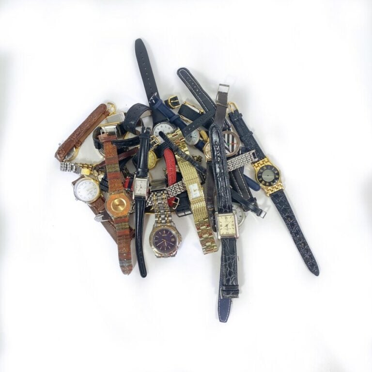 Lot de montres fantaisie dont montre Seiko titanium et montre swatch