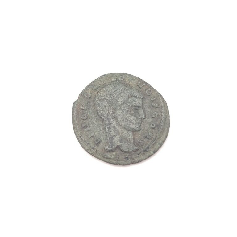 Lot de pièces anciennes , médailles... - - -Romulus divinisé, fils de Maxence (…