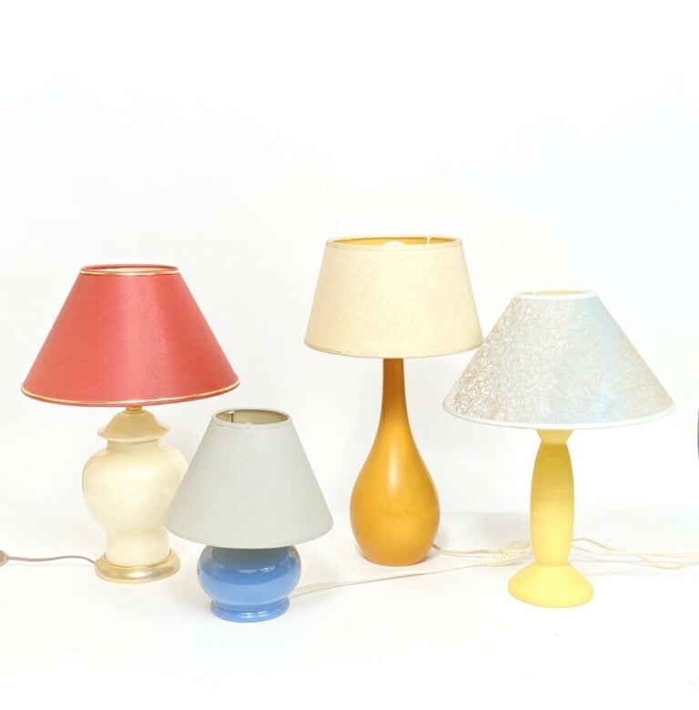 Lot de quatre lampes modernes