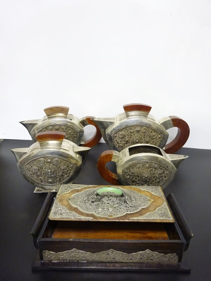 *LOT DE THEIERES EN ARGENT ET BOIS - Siam / Sud-Est Asiatique - Lot de quatres…
