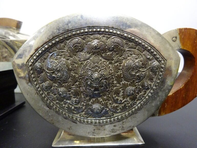 *LOT DE THEIERES EN ARGENT ET BOIS - Siam / Sud-Est Asiatique - Lot de quatres…
