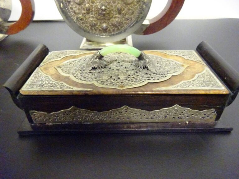 *LOT DE THEIERES EN ARGENT ET BOIS - Siam / Sud-Est Asiatique - Lot de quatres…