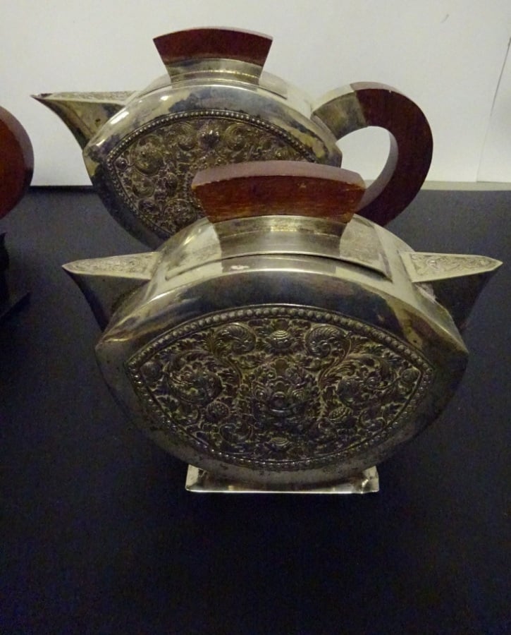 *LOT DE THEIERES EN ARGENT ET BOIS - Siam / Sud-Est Asiatique - Lot de quatres…