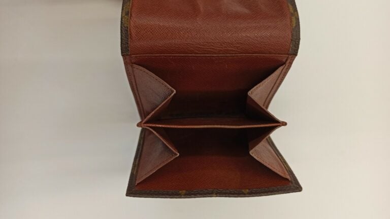 LOUIS VUITTON - PORTEFEUILLE et COUVERTURE DE PASSEPORT en toile Monogram - 11…