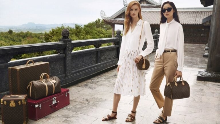 LOUIS VUITTON - SAC DE VOYAGE "Keepall 60" en toile Monogram et cuir naturel, g…