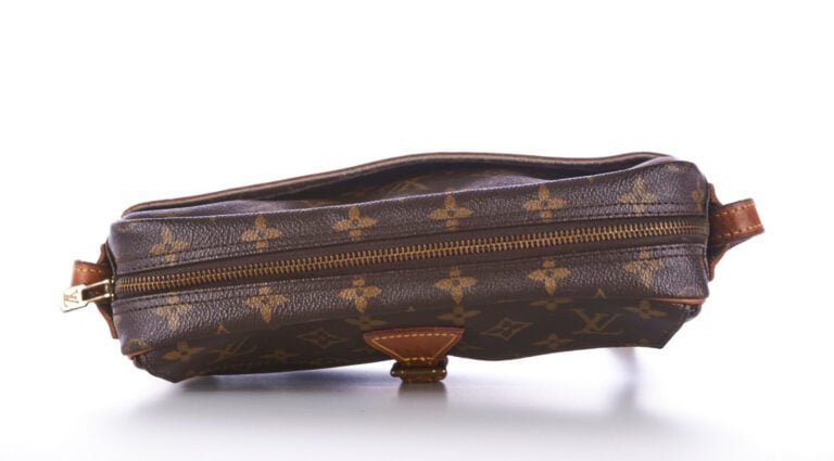 LOUIS VUITTON - SAC "Jeune Fille" en toile Monogram et cuir naturel, garnitures…