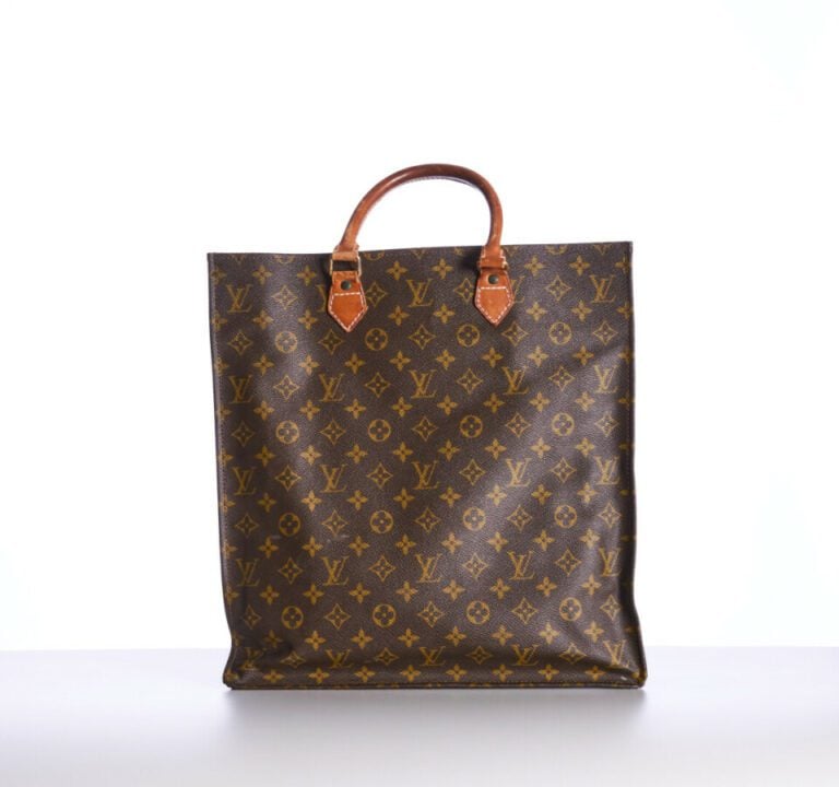 LOUIS VUITTON - SAC "Plat" en toile Monogram et cuir naturel, garnitures en lai…