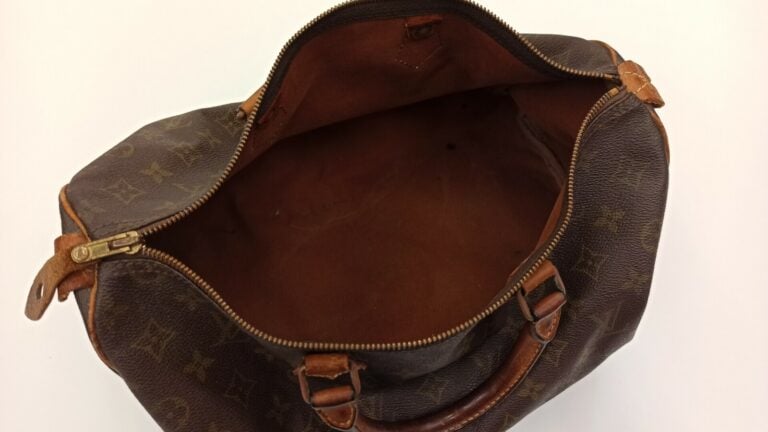 LOUIS VUITTON - SAC "Speedy" en toile Monogram et cuir naturel, garnitures en l…