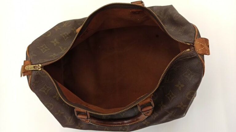 LOUIS VUITTON - SAC "Speedy" en toile Monogram et cuir naturel, garnitures en l…