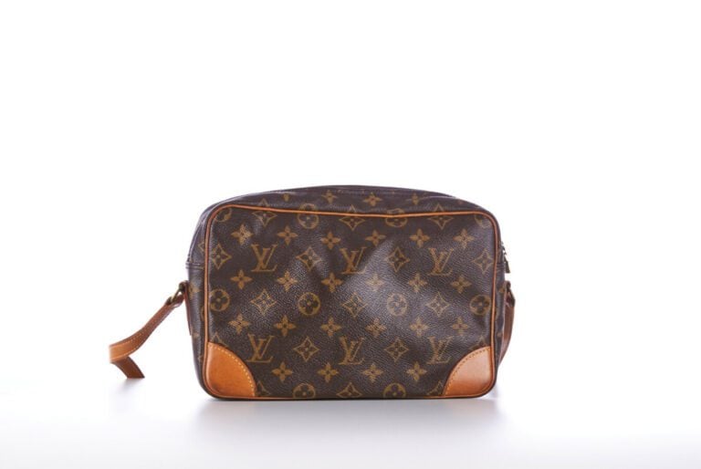 LOUIS VUITTON - SAC "Trocadéro" en toile Monogram et cuir naturel, garnitures e…