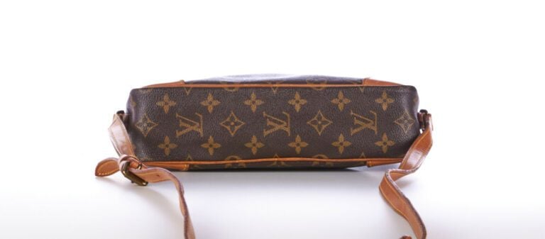 LOUIS VUITTON - SAC "Trocadéro" en toile Monogram et cuir naturel, garnitures e…
