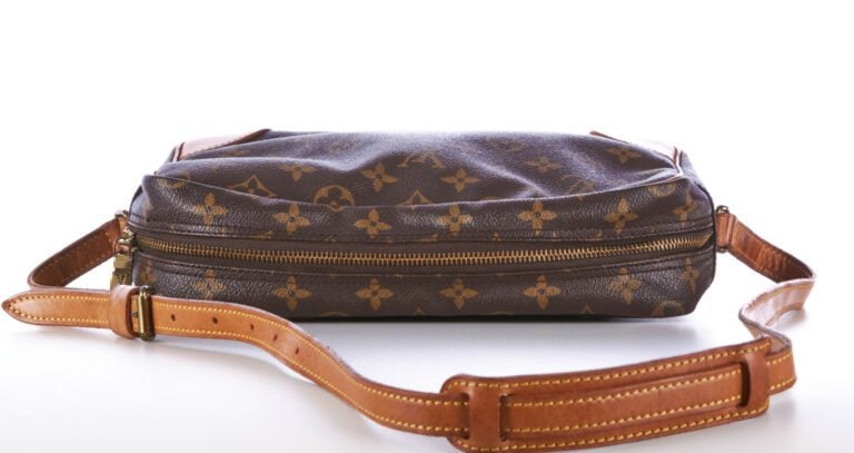 LOUIS VUITTON - SAC "Trocadéro" en toile Monogram et cuir naturel, garnitures e…