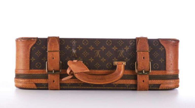LOUIS VUITTON - VALISE "Airbus" en toile Monogram et cuir naturel, garnitures e…