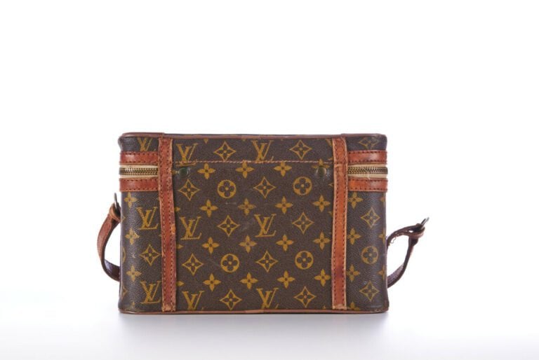 LOUIS VUITTON - VANITY en toile Monogram et cuir naturel, garnitures en laiton…