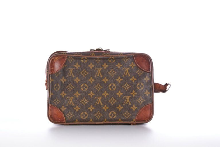 LOUIS VUITTON - VANITY en toile Monogram et cuir naturel, garnitures en laiton…