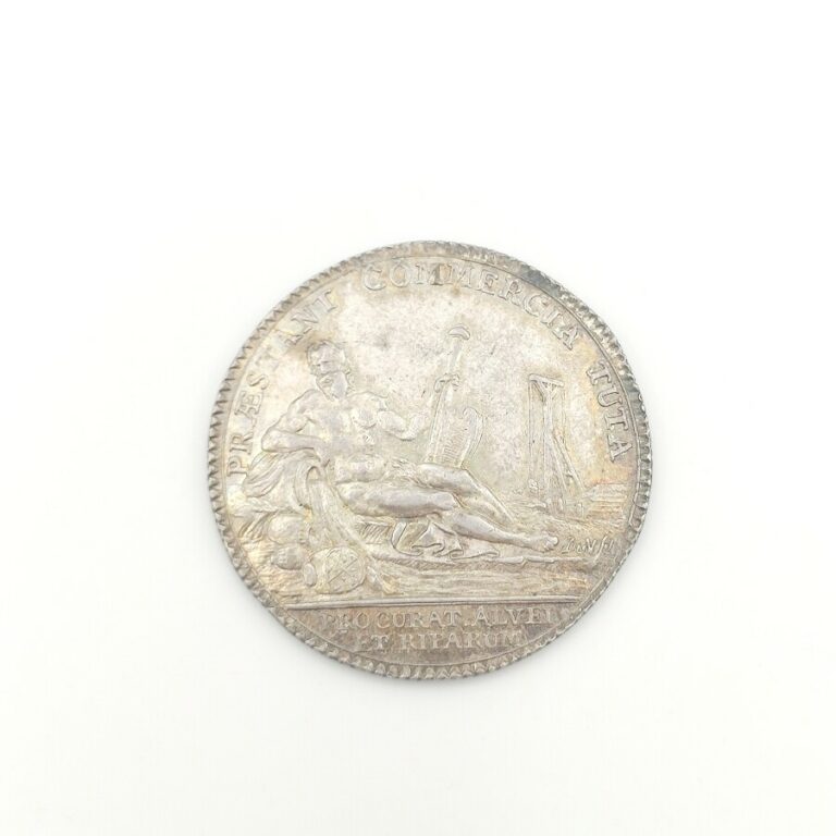Louis XV (1715-1774). Jeton en argent commémorant l'achèvement du pont d'Orléan…
