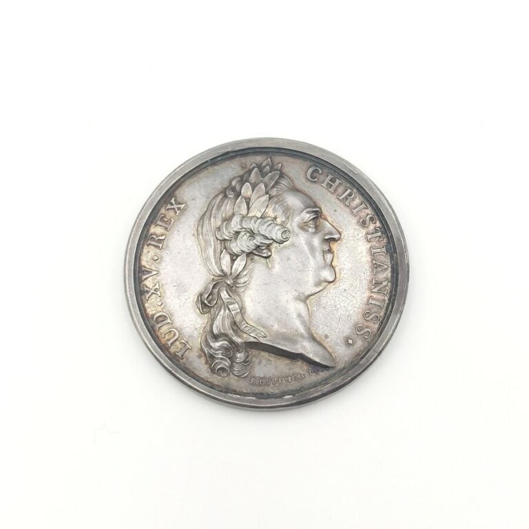 Louis XV (1715-1774). Médaille de récompense en argent du prix d'émulation de l…