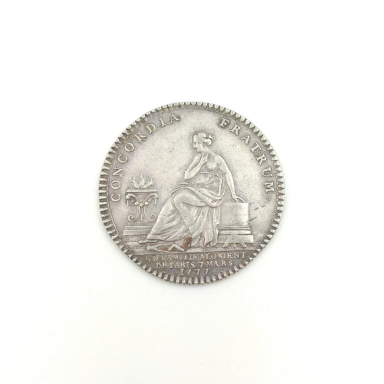 Louis XVI (1774-1791). Jeton en argent de l'Amitié de l'Orient de Paris, 1777.…