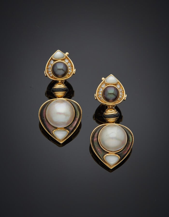 MARINA B - Paire de PENDANTS d'OREILLES modèle "Pneus Perles" en or jaune (750)…