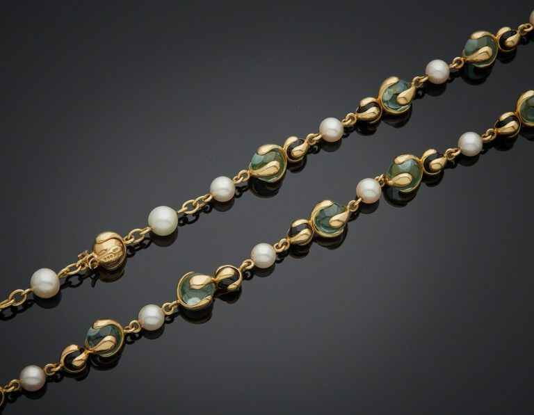 MARINA B - SAUTOIR modèle "Cardan" en or jaune (750) composé de perles de cultu…