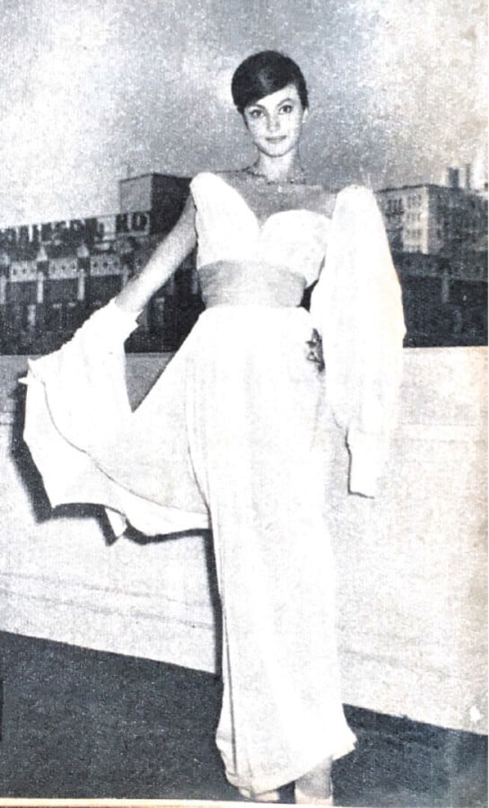 MICHEL GOMA HAUTE COUTURE - 1959 - ROBE DU SOIR en jersey de soie ivoire drapé…
