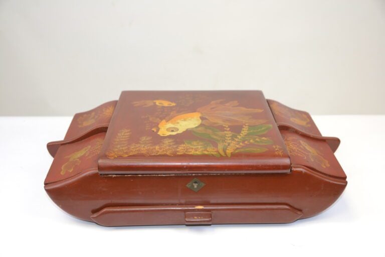 NECESSAIRE A TOILETTE DE VOYAGE EN BOIS LAQUE A DECOR DE POISSONS DORES - Vietn…