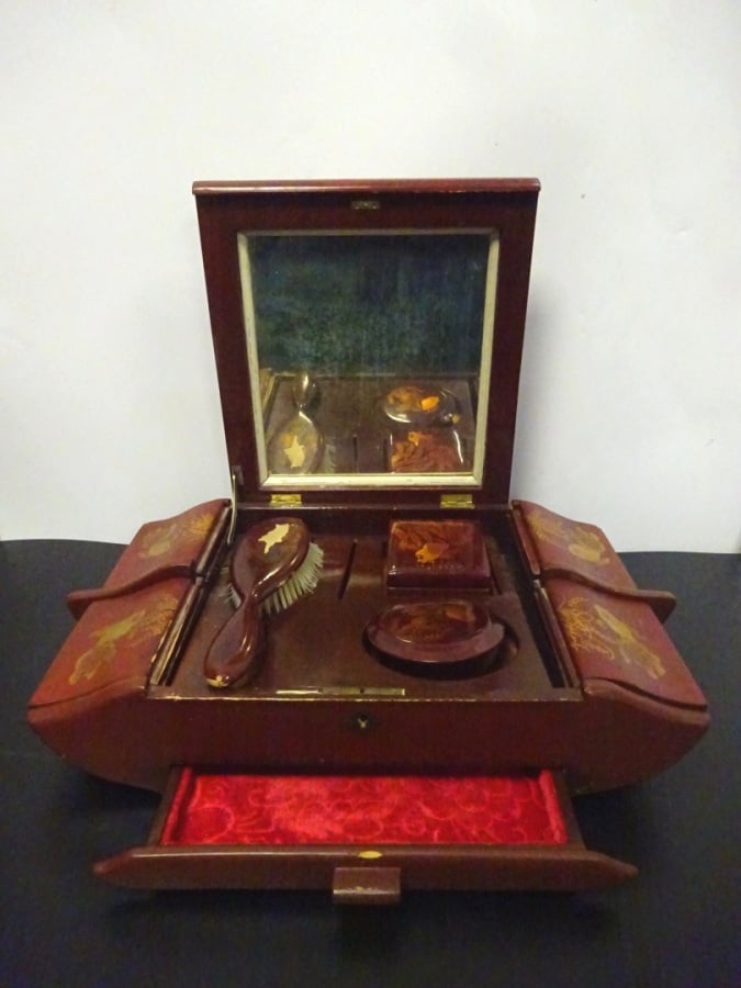 NECESSAIRE A TOILETTE DE VOYAGE EN BOIS LAQUE A DECOR DE POISSONS DORES - Vietn…