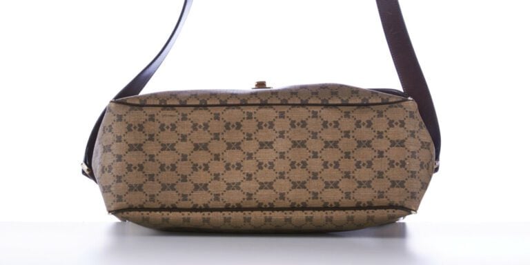 NINA RICCI - BESACE en toile enduite siglée et cuir chocolat - 32 x 22 x 10 cm…