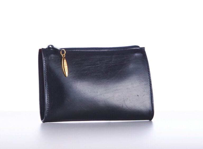 NINA RICCI - SAC en cuir rouge et TROUSSE en cuir marine - 19 x 16 cm ; 18 x 12…