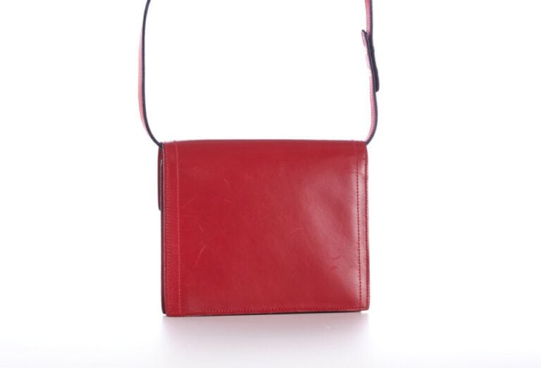 NINA RICCI - SAC en cuir rouge et TROUSSE en cuir marine - 19 x 16 cm ; 18 x 12…