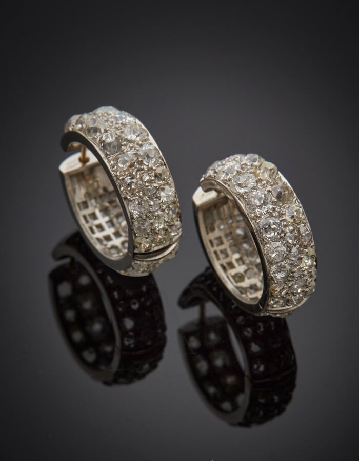 Paire de BOUCLES d'OREILLES "créoles" en or gris (585) 14 carats, serti de cinq…