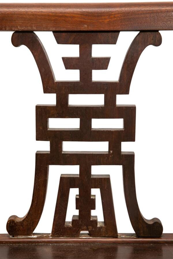 PAIRE DE FAUTEUILS CUBIQUES EN BOIS INDIGENE - Vietnam / Indochine, XXe siècle…