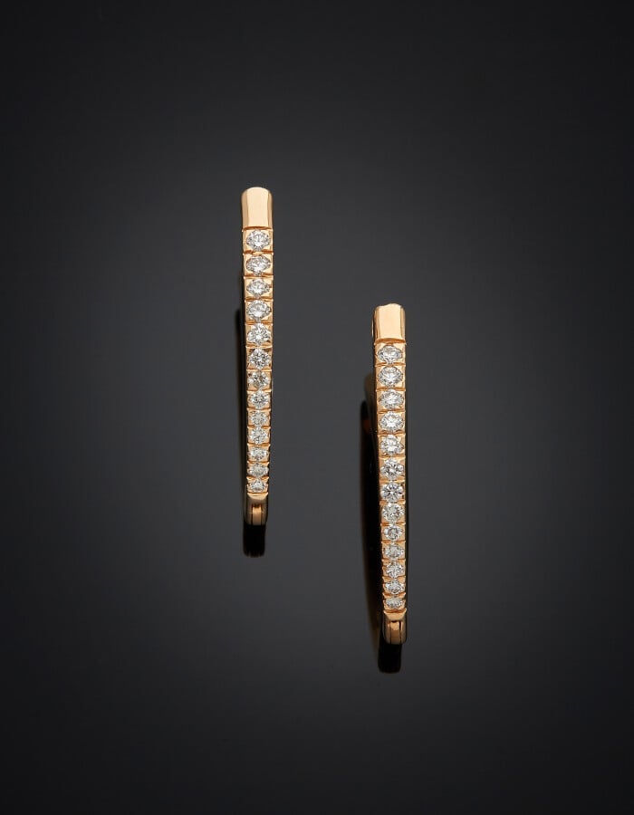 Paire de PENDANTS d'OREILLES "créoles navettes" en or rose (750) partiellement…