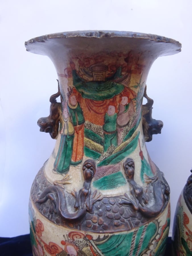 PAIRE DE VASES À QUEUES DE PHÉNIX EN PORCELAINE DE NANKIN - Chine, XXe siècle -…