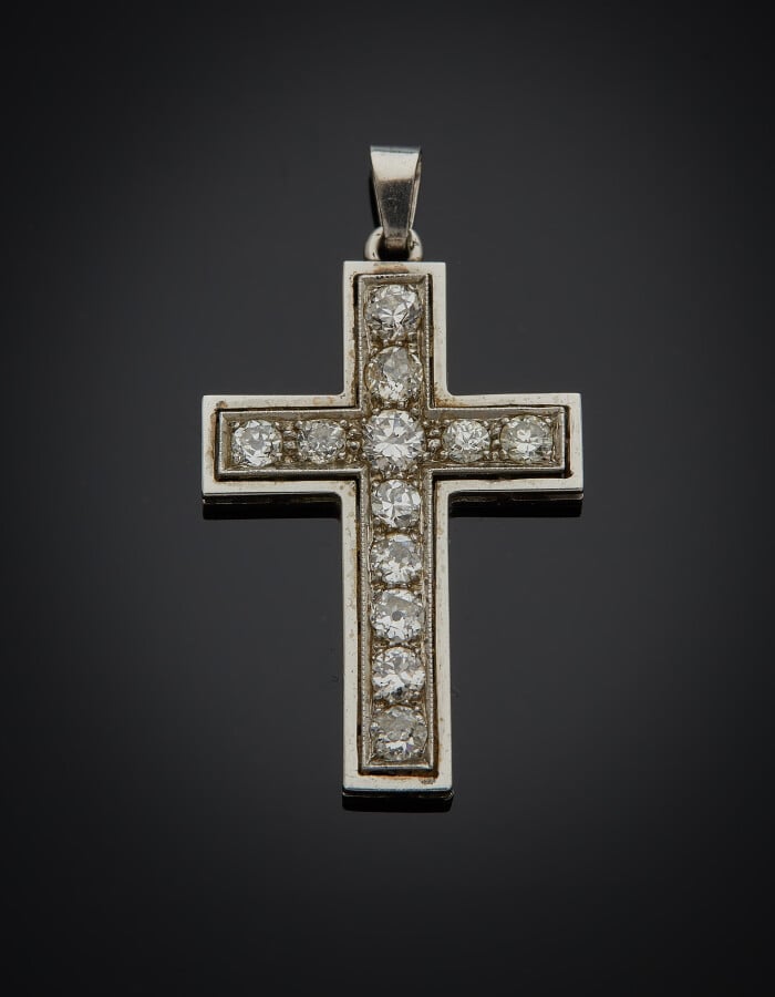 PENDENTIF "croix" en platine (min. 800) serti de douze diamants taille ancienne…
