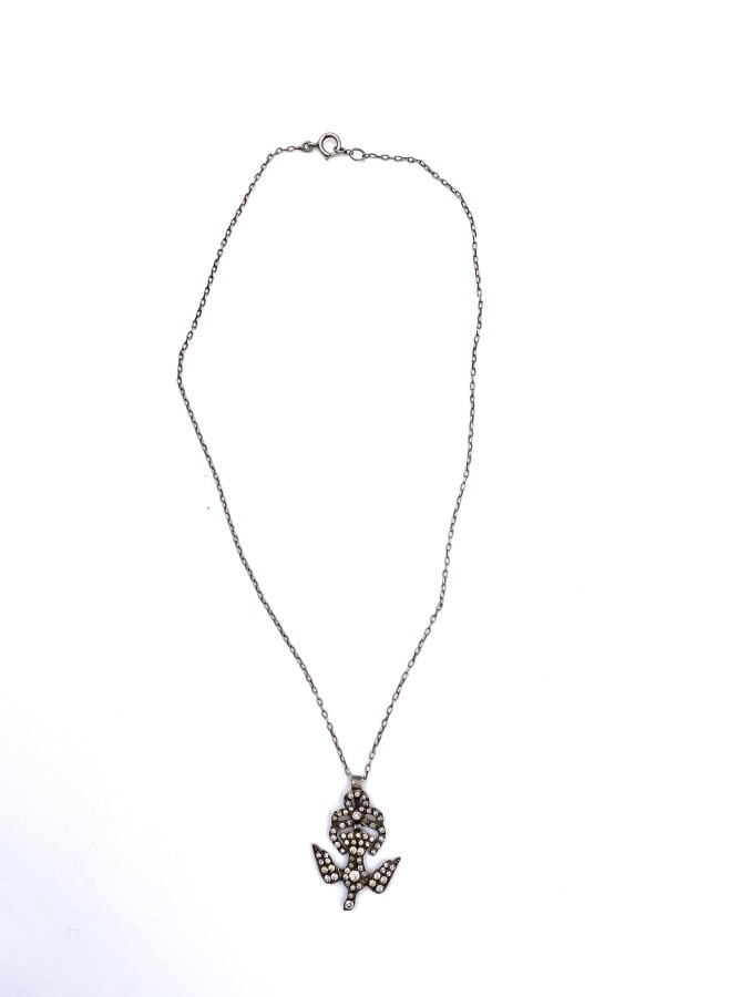 .PENDENTIF « SAINT ESPRIT » en argent (800 millièmes) articulé, orné de pierres…
