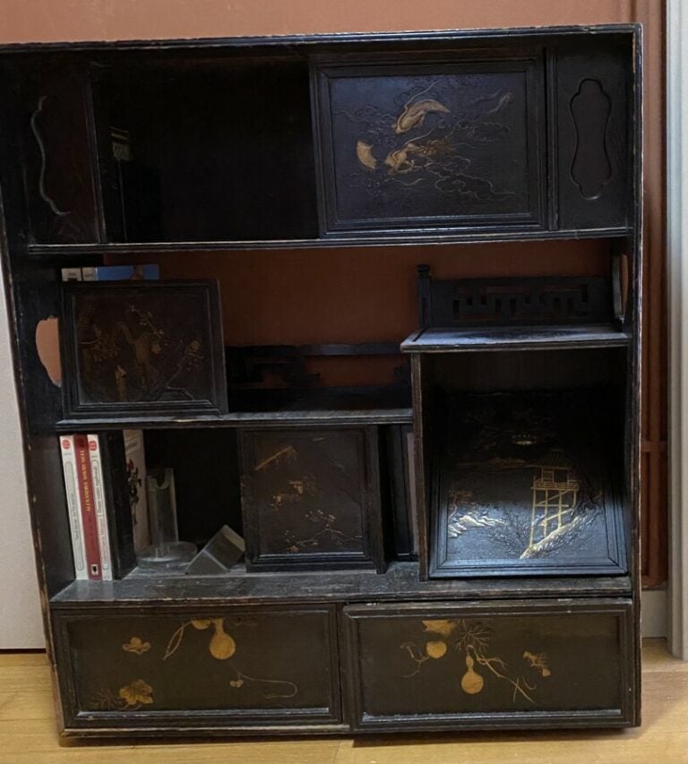 petit meuble japonais. 77 x 67 x 22 cm