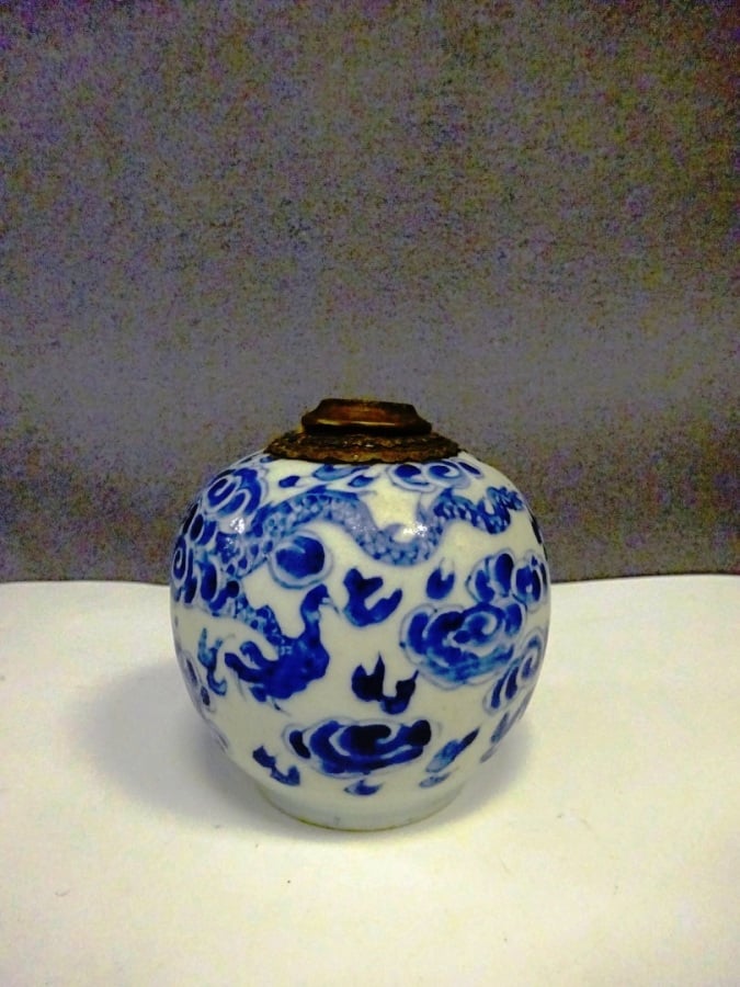 PIPE A EAU / A OPIUM EN PORCELAINE DITE " BLEU DE HUÊ ", - Vietnam - De forme o…
