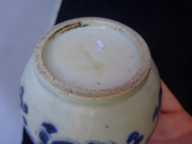 PIPE A EAU / A OPIUM EN PORCELAINE DITE " BLEU DE HUÊ ", - Vietnam - De forme o…